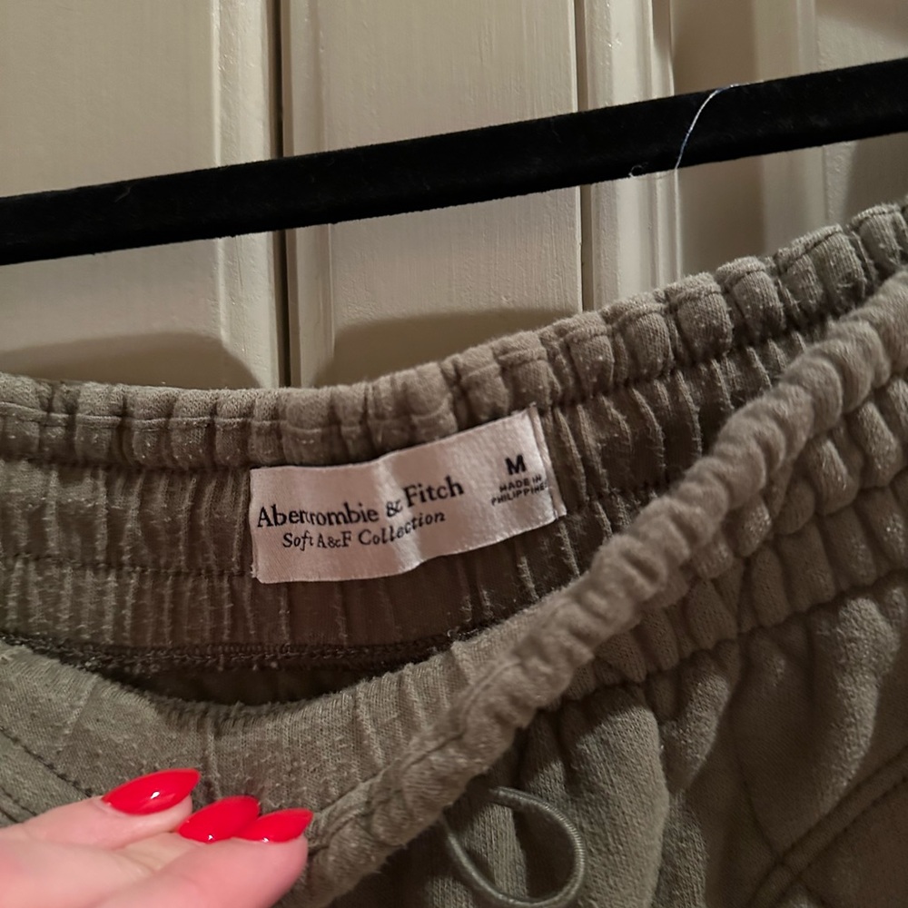 Abercrombie & Fitch Quilted Joggers - Picture 3 of 4